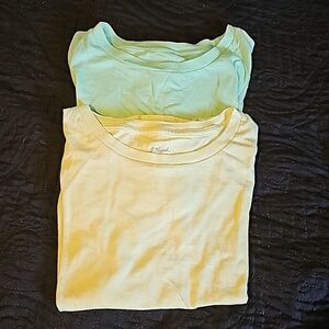 Universal thread shirt size‎  large